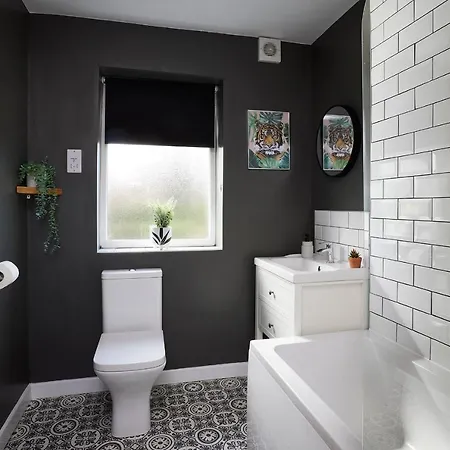 Popular With Families - Cinder Hill * 惠特比